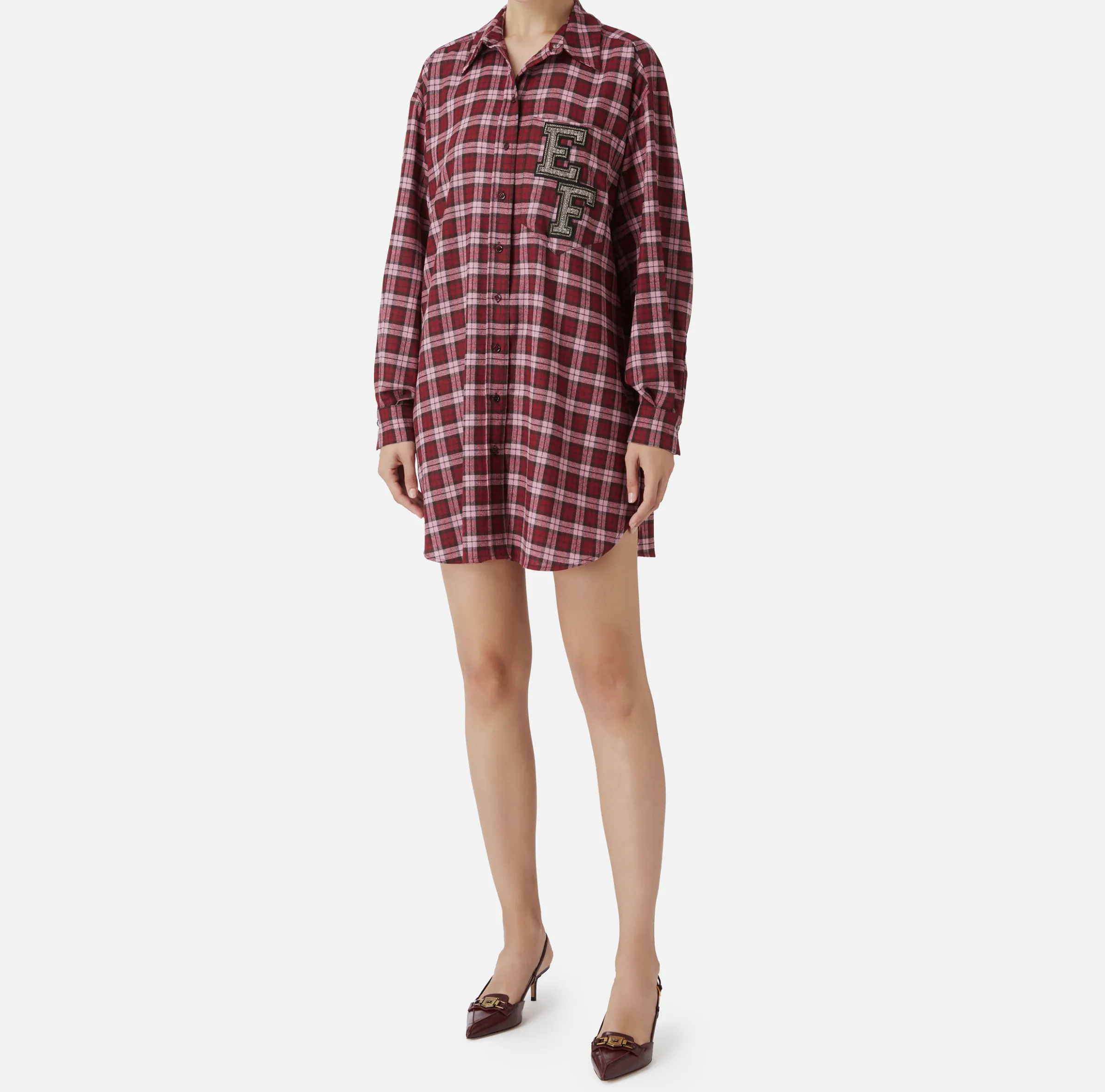 Abito camicia in lana tartan con patch ricamato