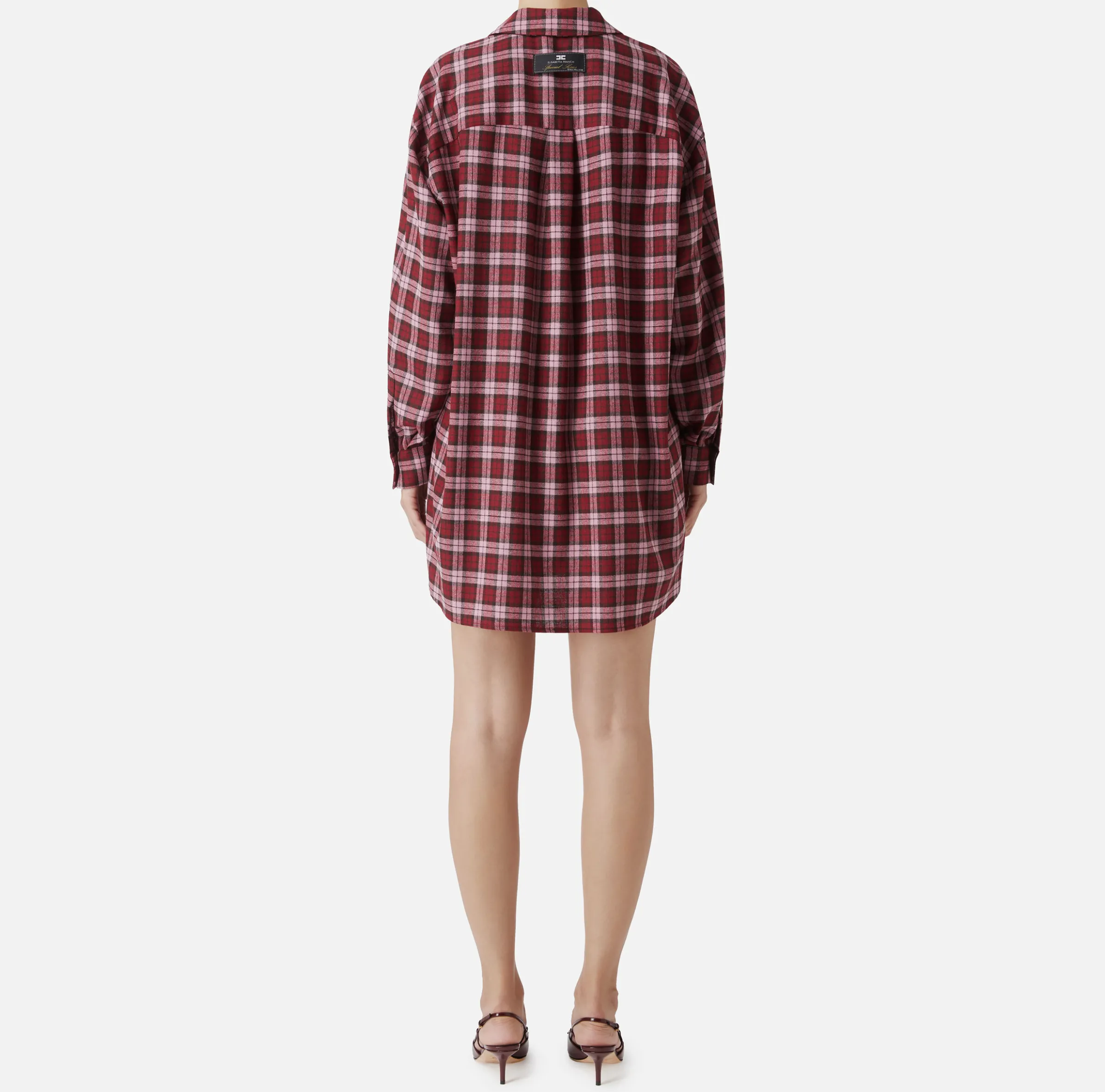 Abito camicia in lana tartan con patch ricamato