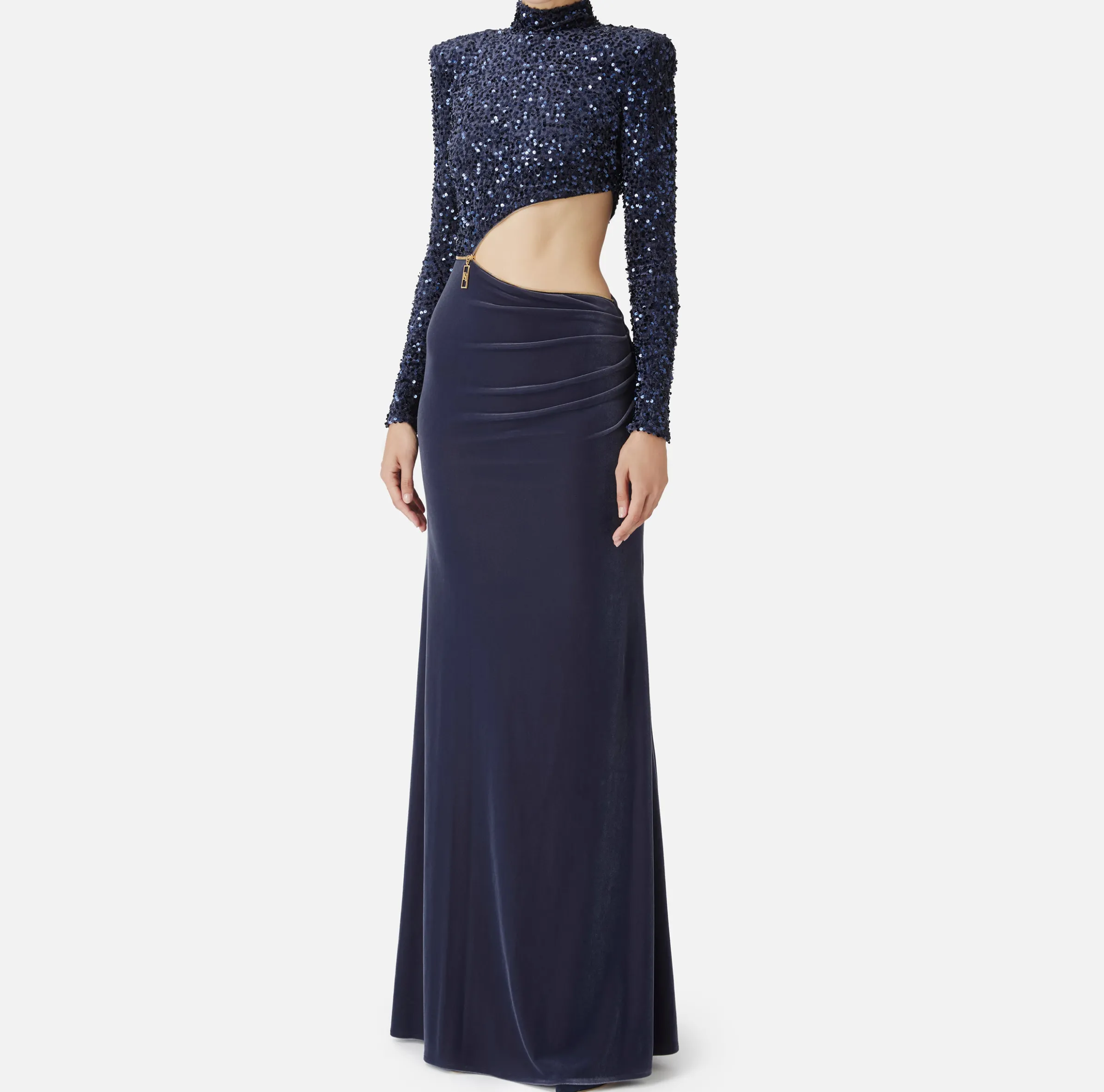 Abito red carpet in ciniglia ricamata con pailettes con cut-out