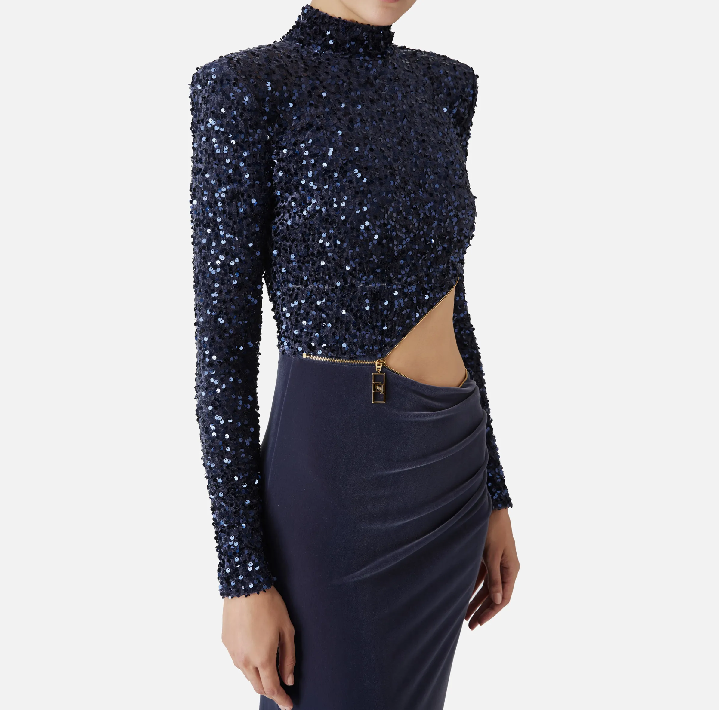 Abito red carpet in ciniglia ricamata con pailettes con cut-out