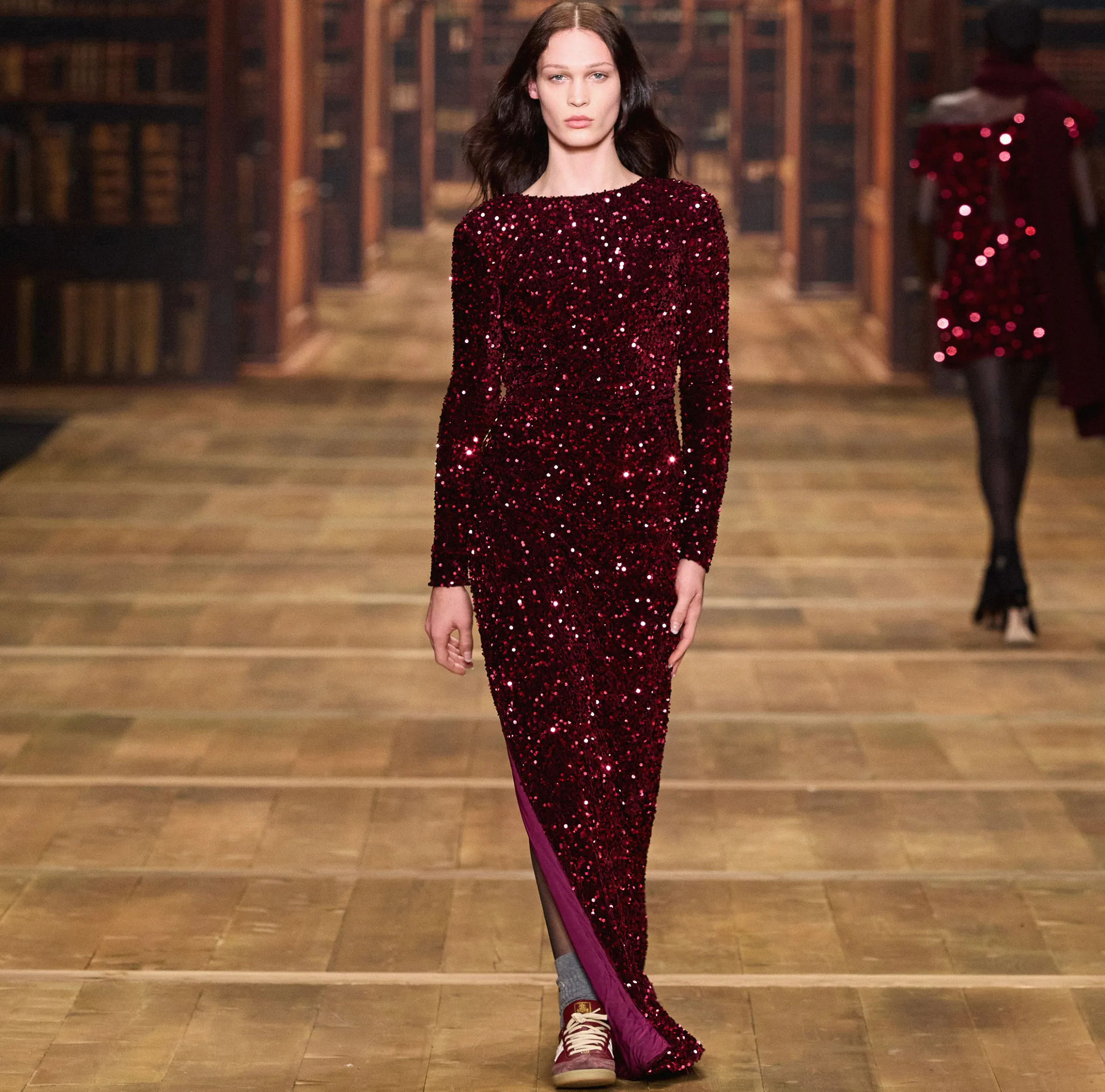 Abito red carpet in ciniglia ricamata con pailettes
