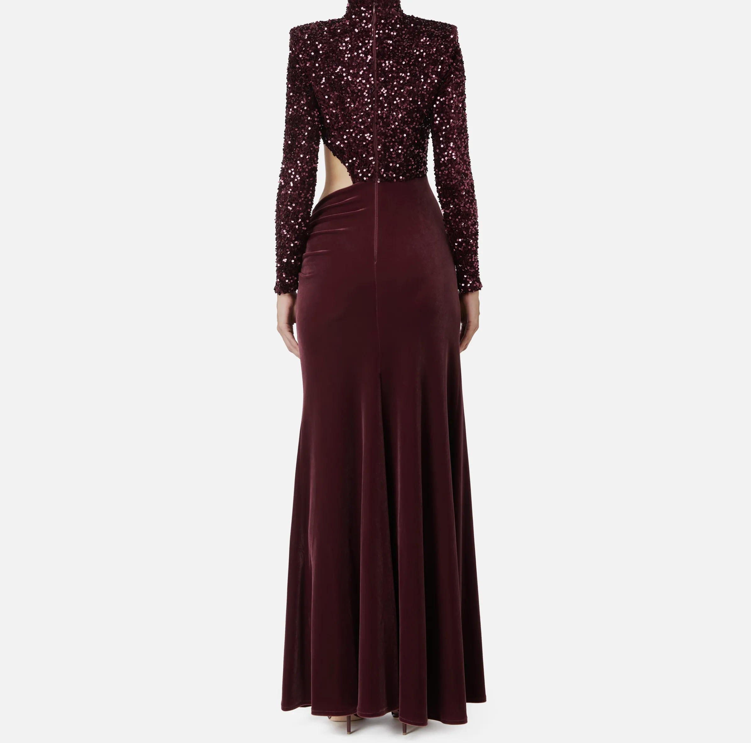 Abito red carpet in ciniglia ricamata con pailettes con cut-out