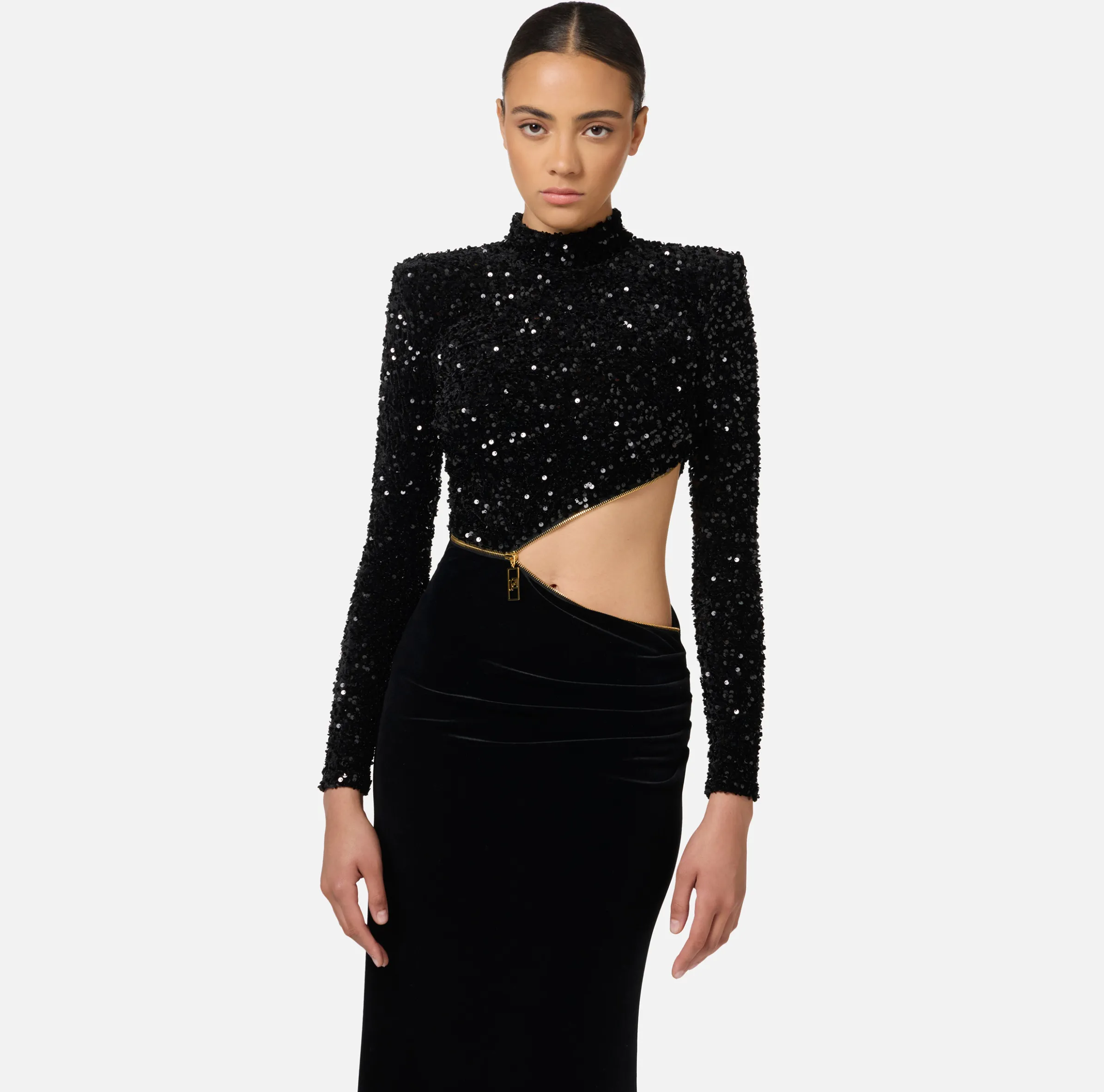 Abito red carpet in ciniglia ricamata con pailettes con cut-out