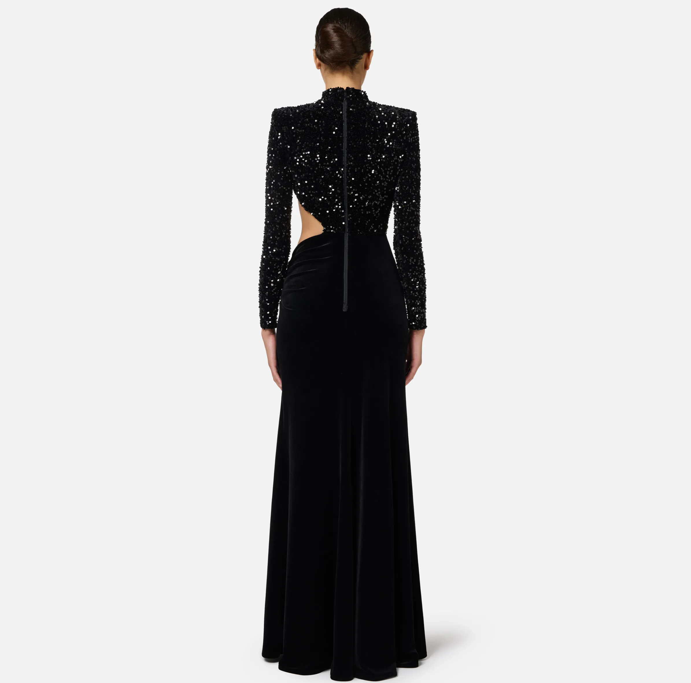 Abito red carpet in ciniglia ricamata con pailettes con cut-out