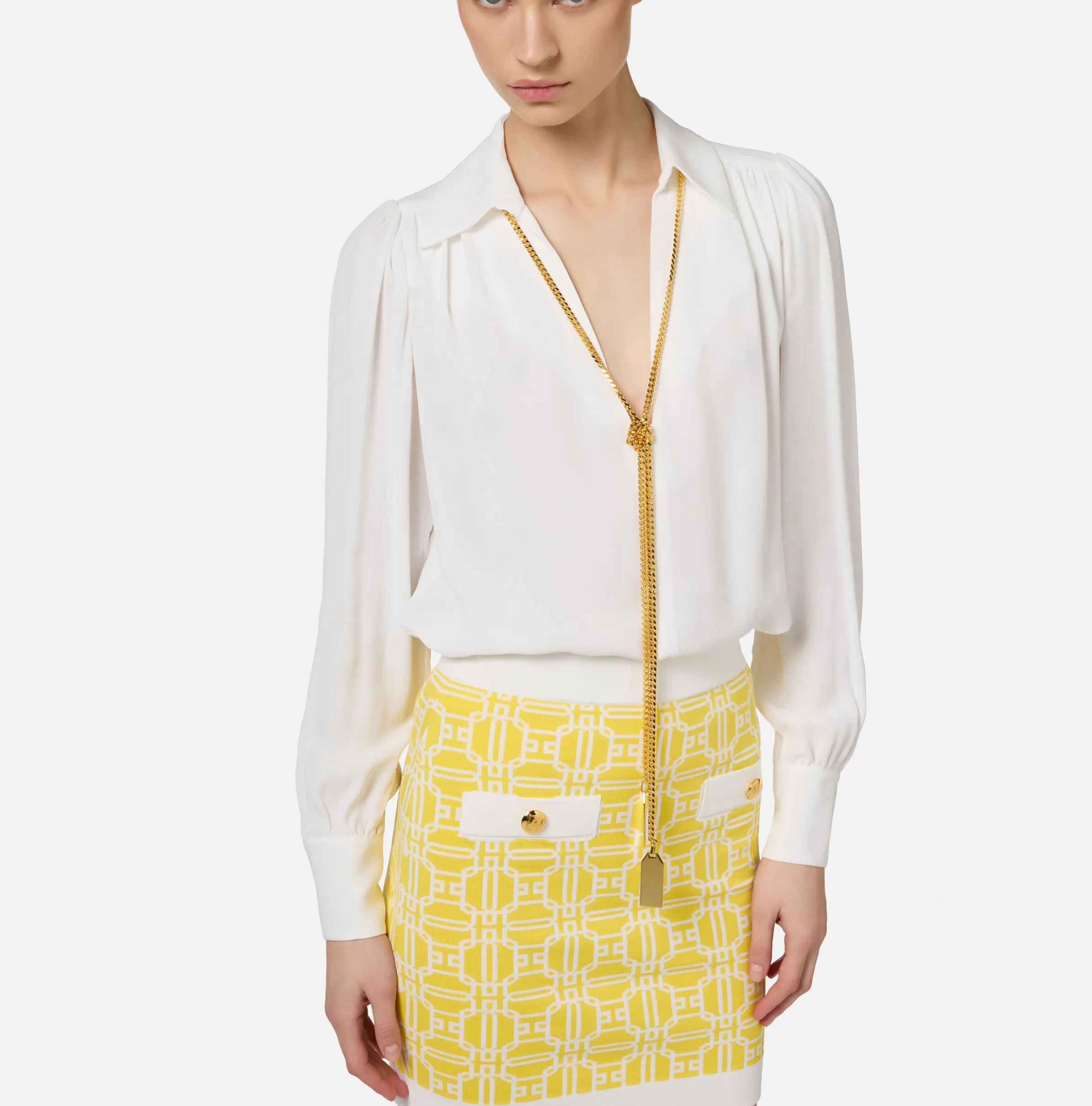 Blusa in georgette con charms collana