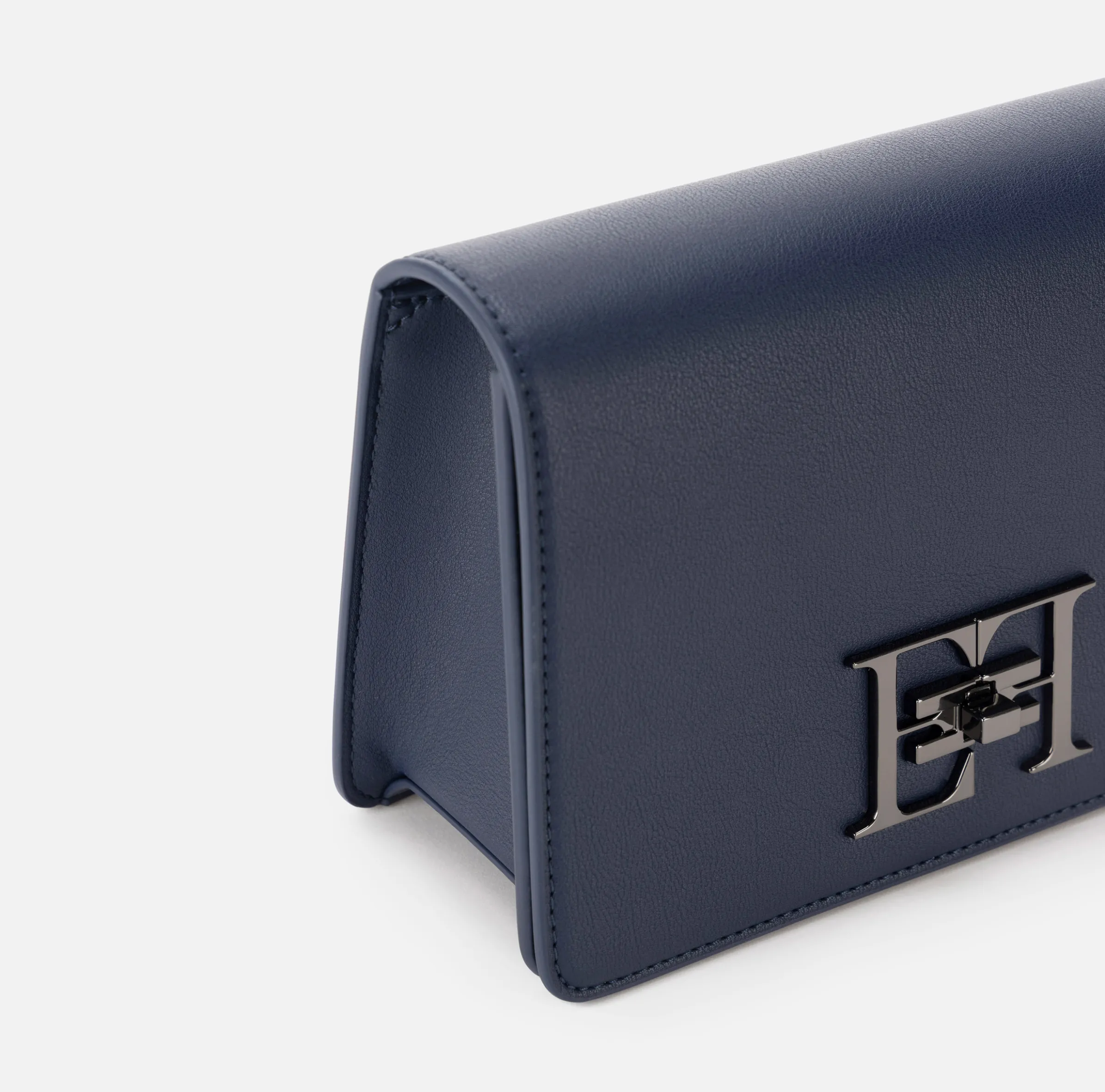 Borsa a tracolla con girello logo in metallo