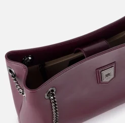 Borsa a tracolla con scudetto in metallo silver