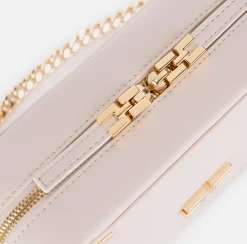 Borsa a tracolla in materiale effetto pelle con angoli in metallo