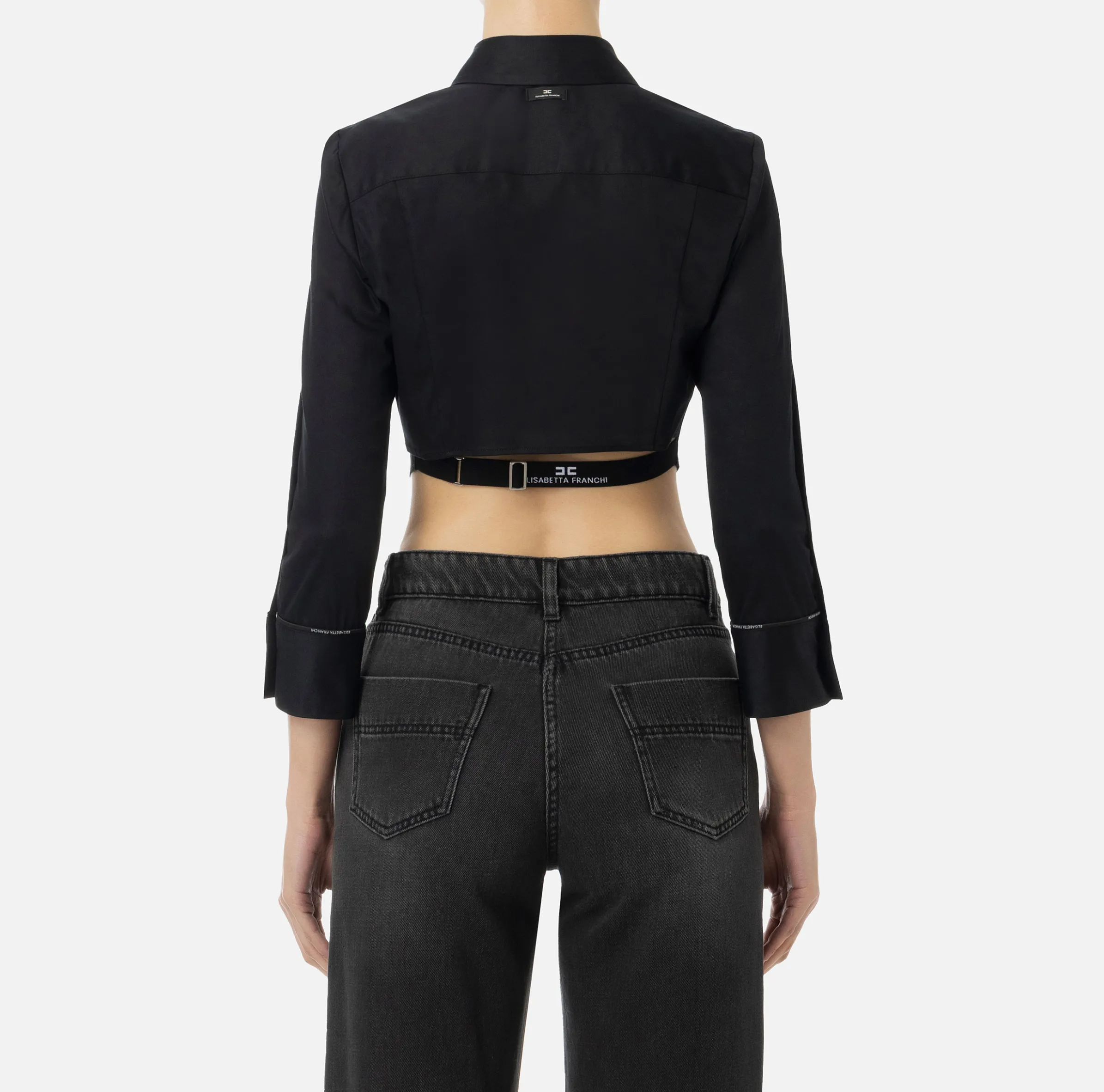 Camicia cropped in popeline con plastron ed elastico logato