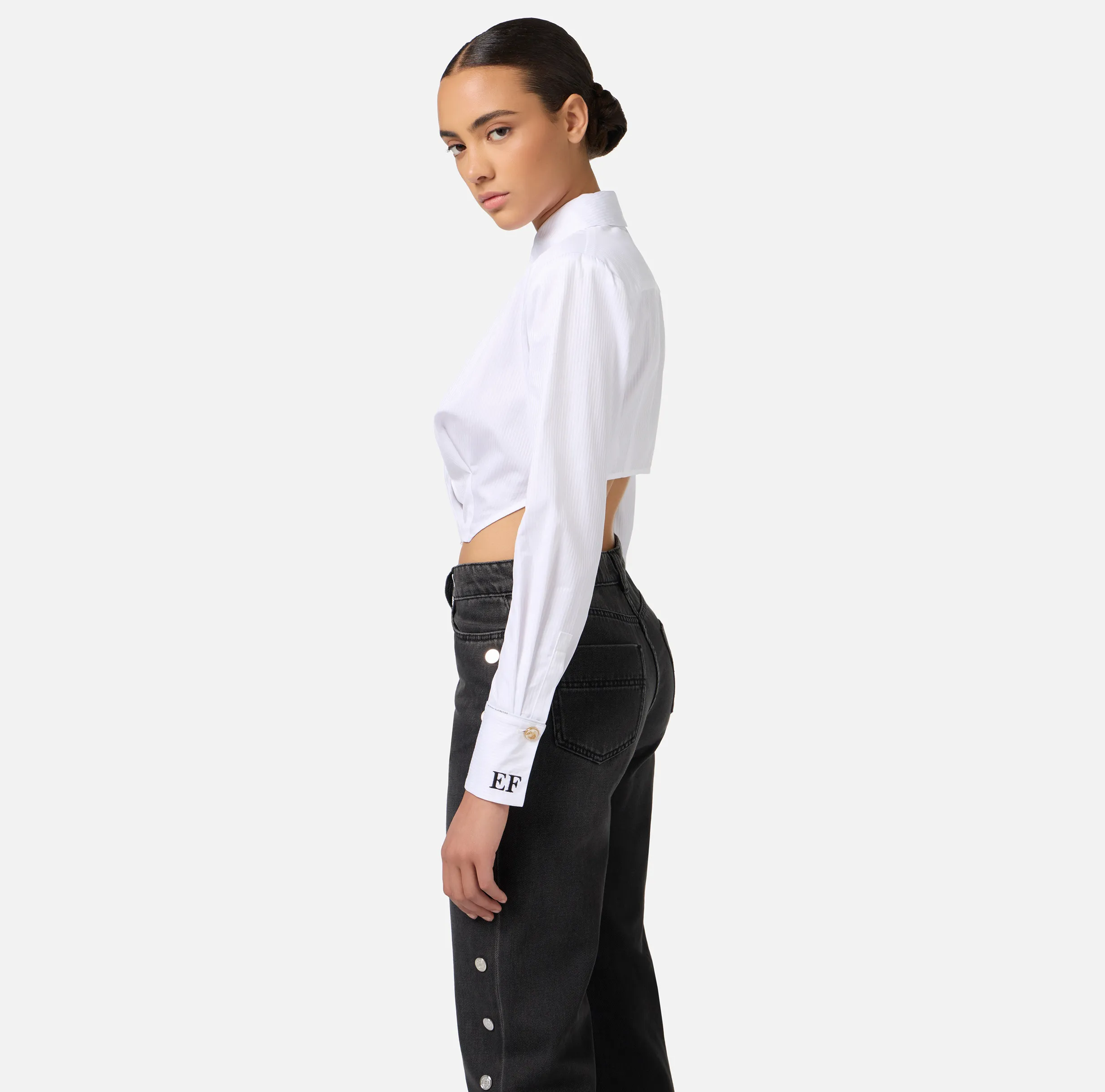 Camicia cropped in popeline rigato con drappeggio