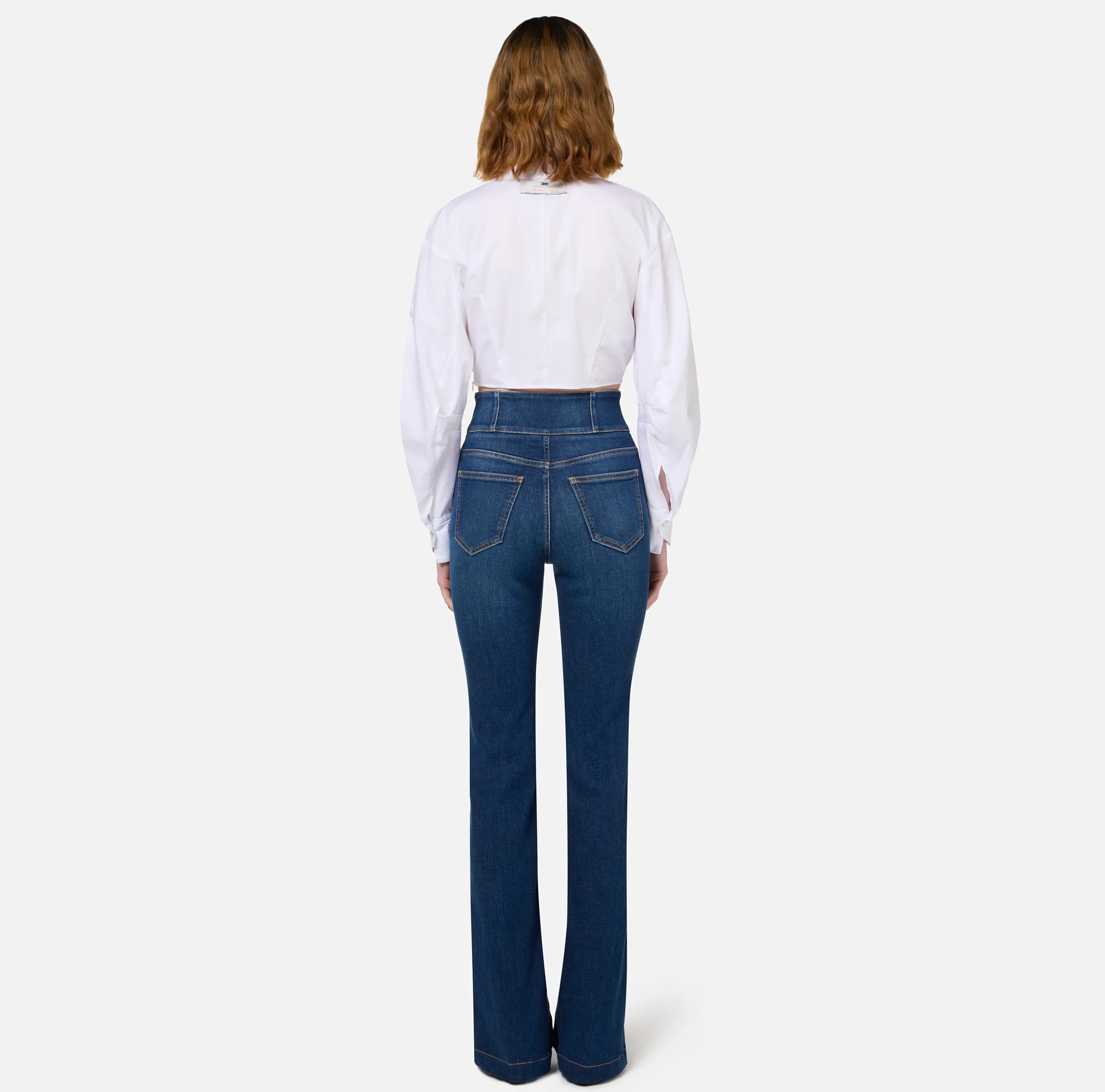 Camicia cropped in popeline con plastron ed elastico logato