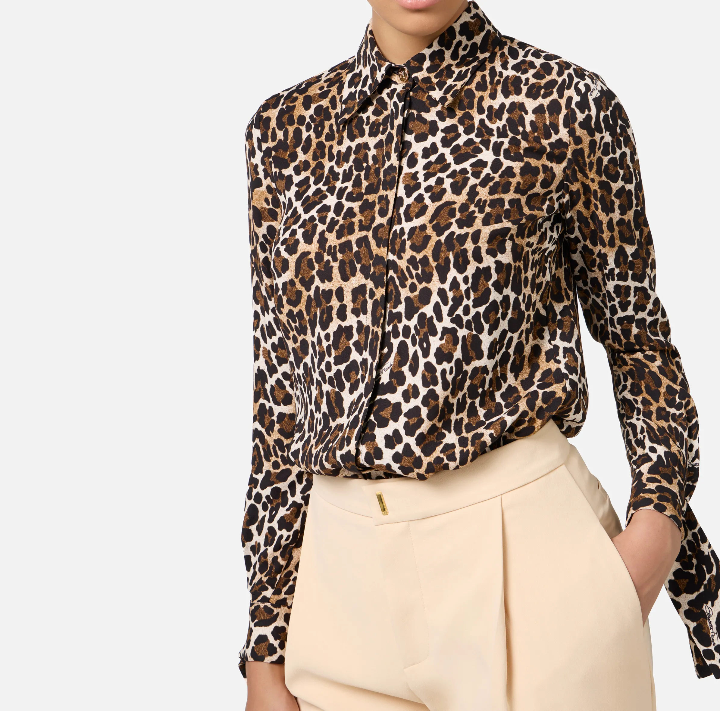 Camicia in georgette animalier con polsi a nastro