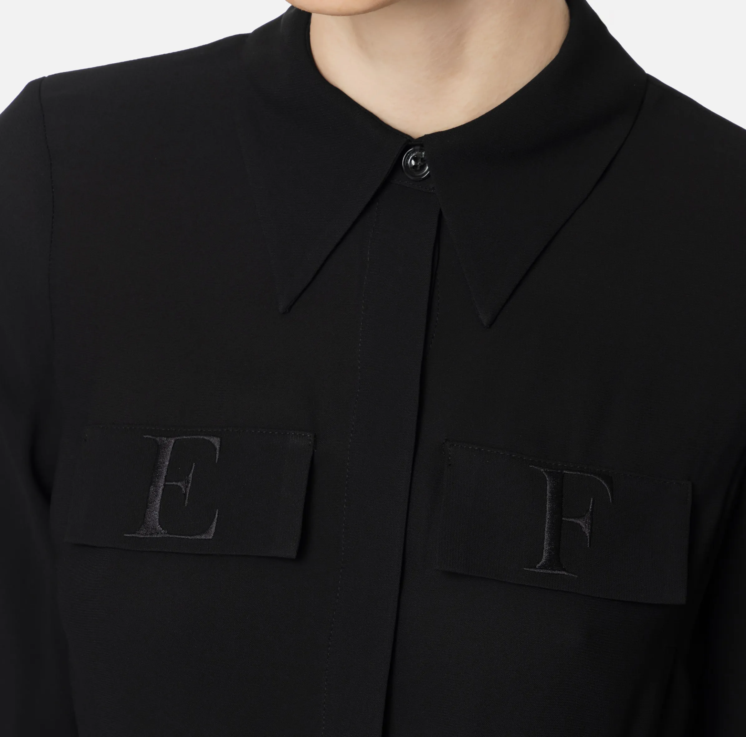 Camicia in georgette con patte ricamate