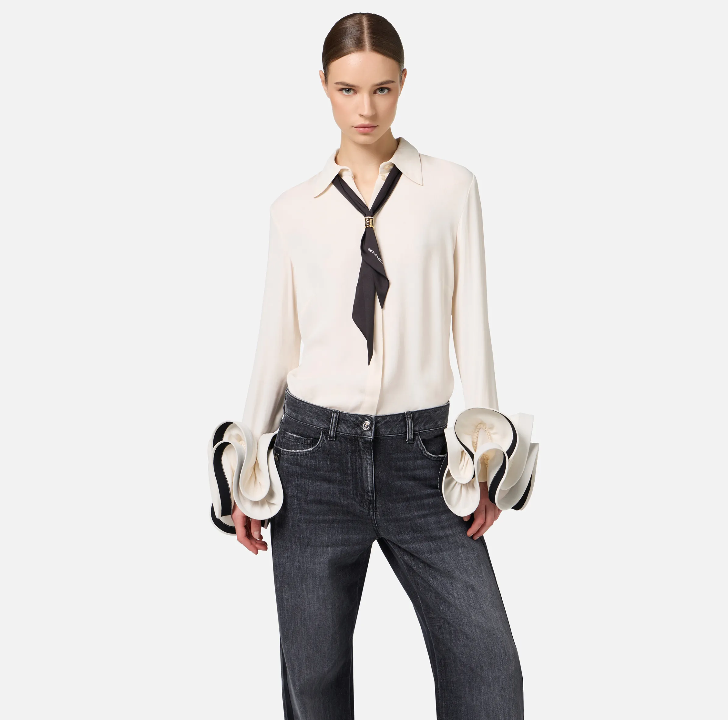 Camicia in georgette con ruches e foulard