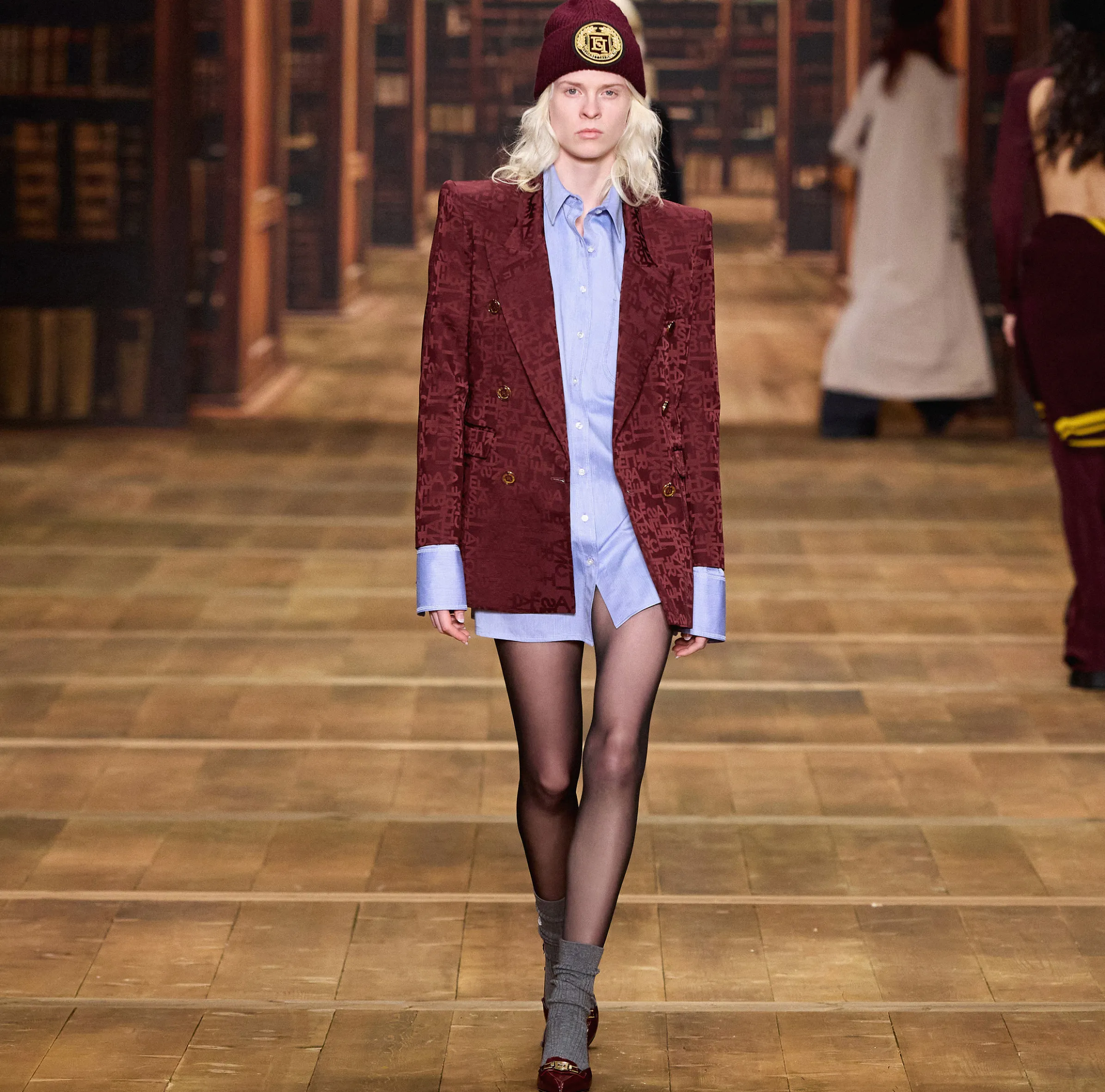 Camicia in popeline con etichetta in organza ricamata