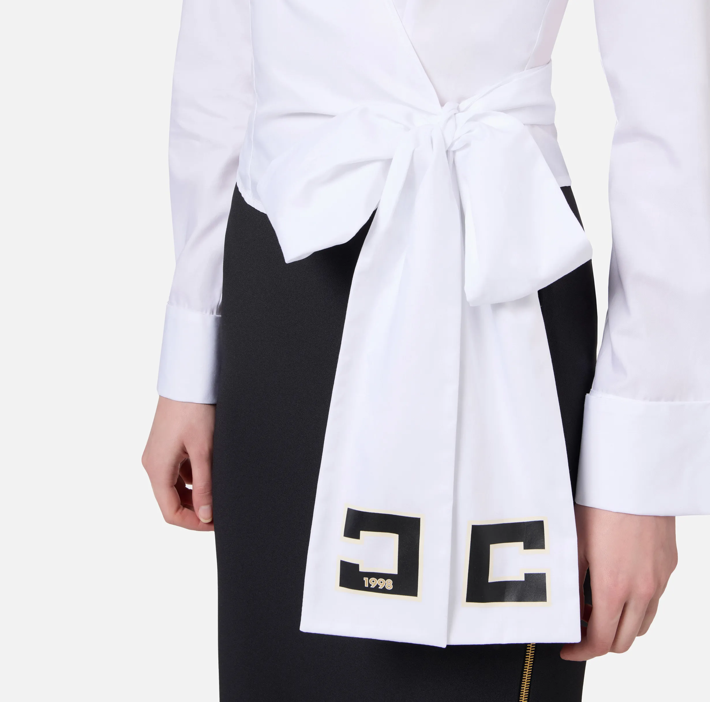 Camicia in popeline con fusciacca ricamata