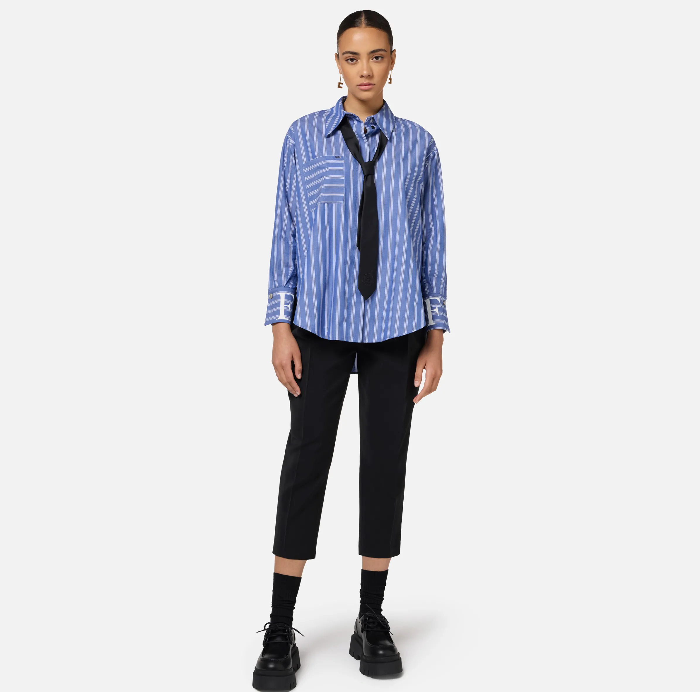 Camicia in popeline rigato con logo sui polsi