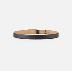 Cintura in pelle con placca logo smaltata