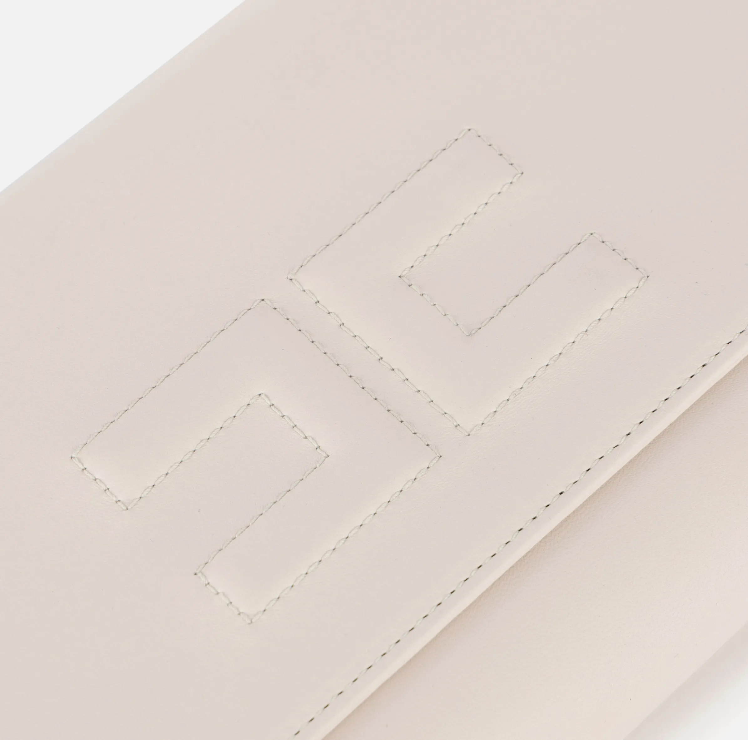 Clutch baguette in nappa con logo embossed
