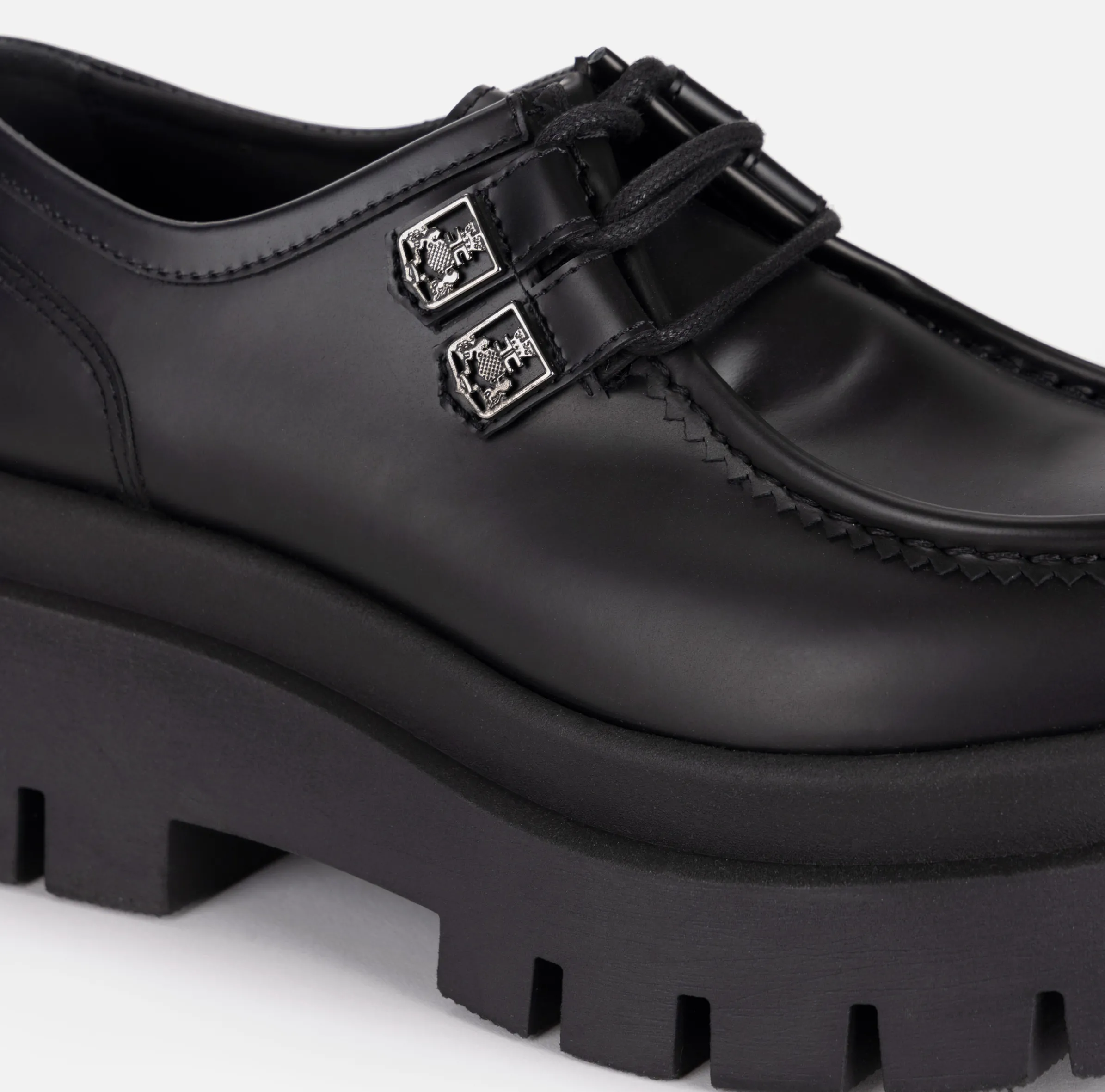 Derby in pelle con plateau