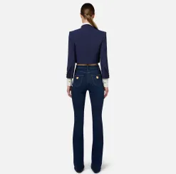Giacca cropped in crêpe con revers in raso