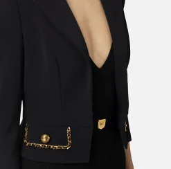 Giacca cropped in crêpe stretch con catena