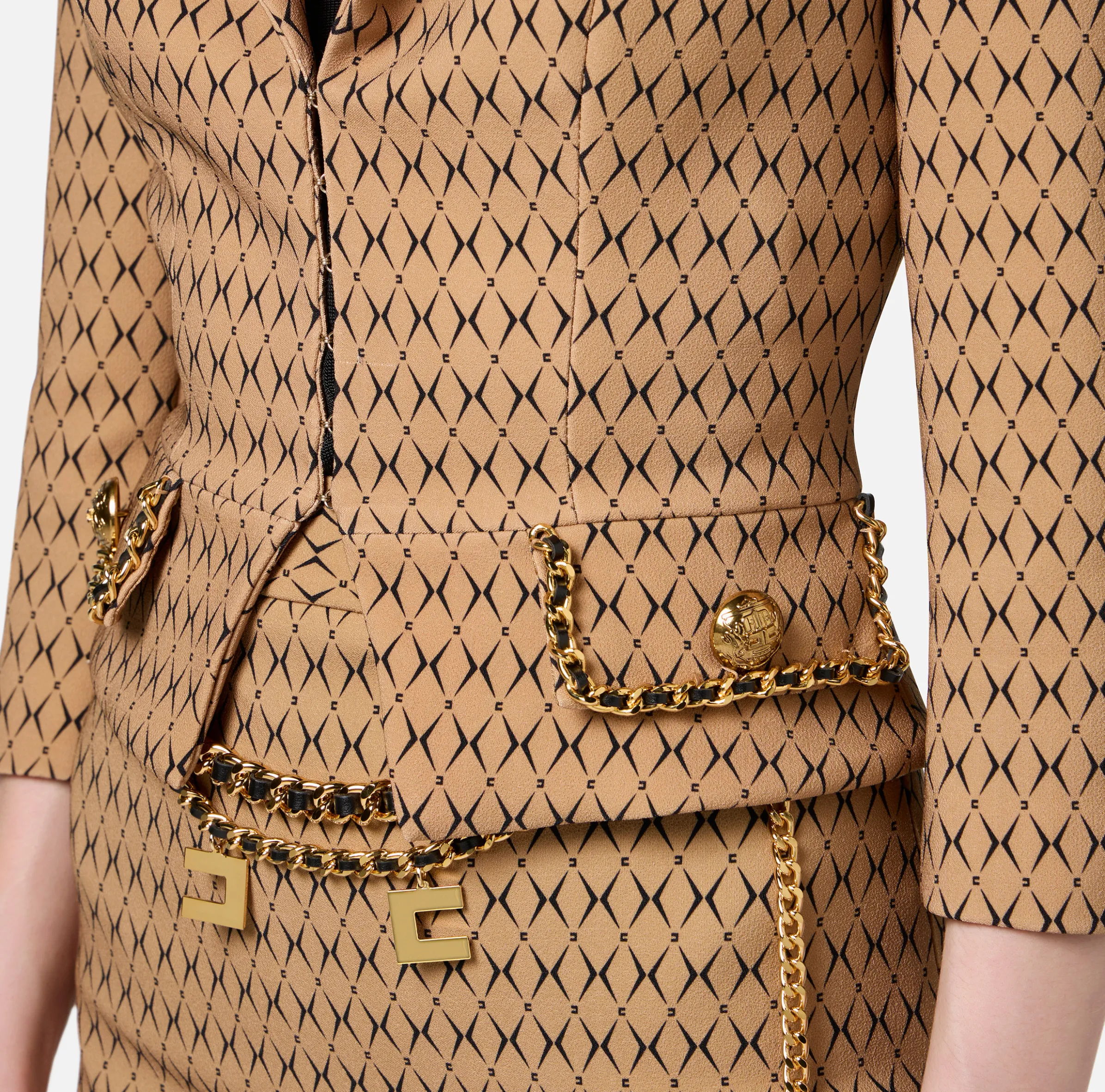 Giacca cropped in crêpe stretch stampa rombo con catena