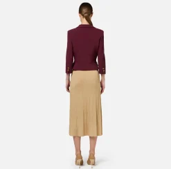 Giacca cropped in crêpe stretch con catena