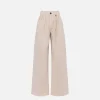 Jeans a gamba larga in cotone tinto con pinces
