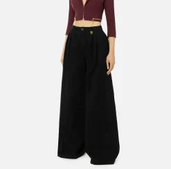 Jeans a gamba larga in cotone tinto con pinces