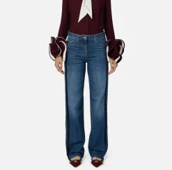 Jeans a gamba larga in cotone organico con bande in raso