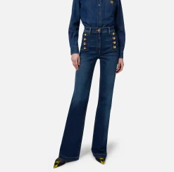 Jeans a zampa in cotone stretch con bottoniera laterale