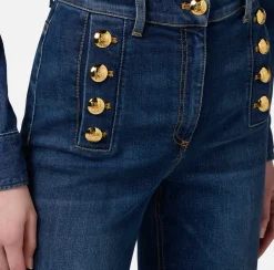 Jeans a zampa in cotone stretch con bottoniera laterale