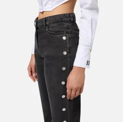 Jeans dritto in cotone con bottoni sui fianchi