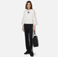 Maglia cropped in viscosa con patch logo