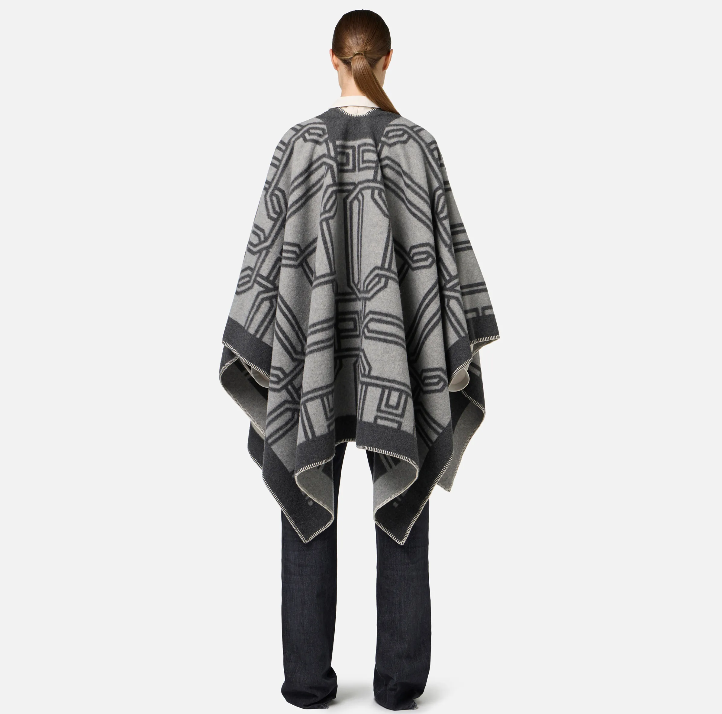 Mantella in lana jacquard con lettering