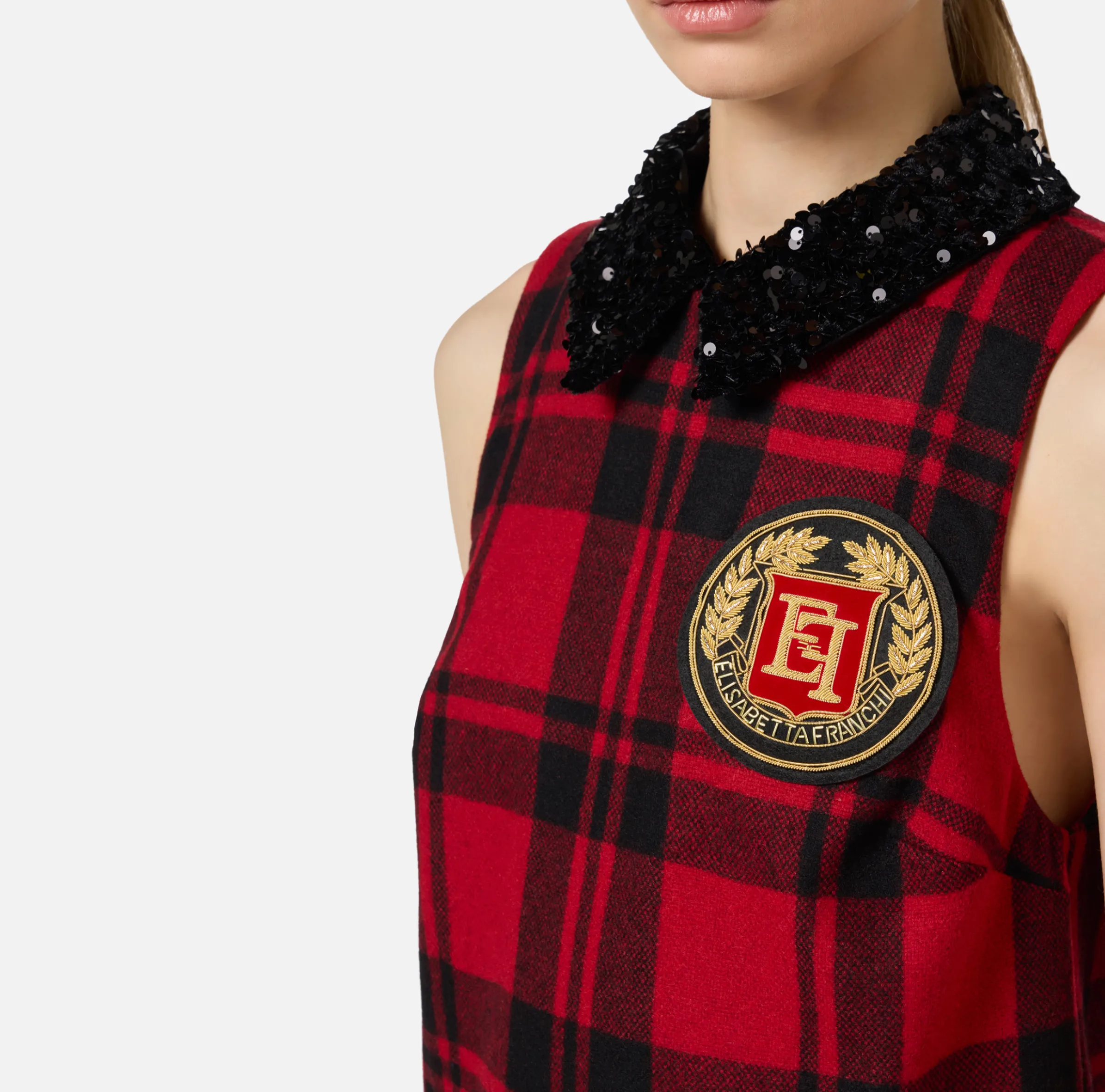 Miniabito in lana tartan con patch ricamato