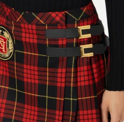 Minigonna a pieghe in lana tartan con patch ricamato