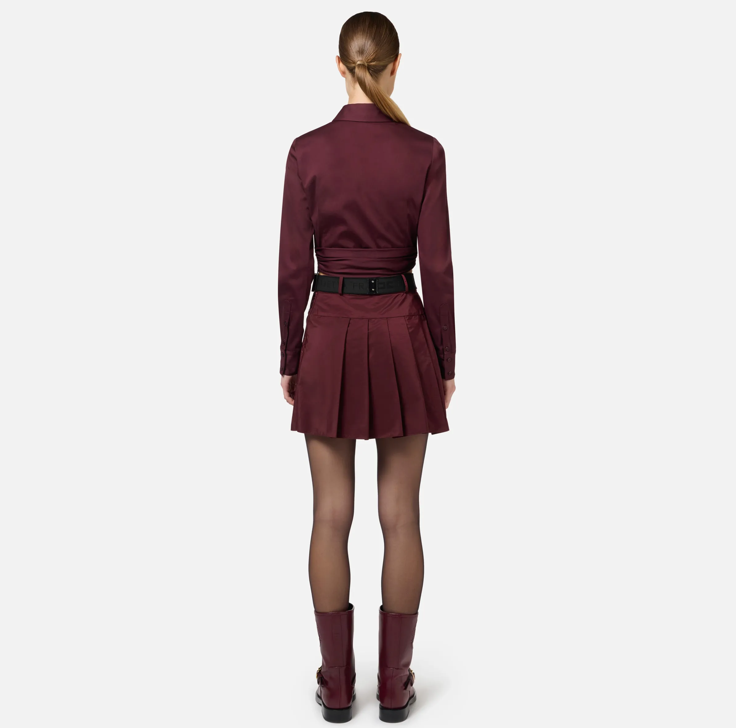 Minigonna a pieghe in nylon tecnico leggero