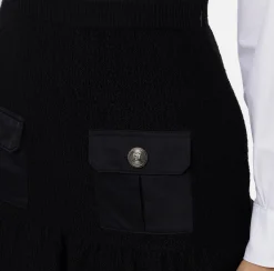 Minigonna in lana bouclé con tasche in vela tecnica