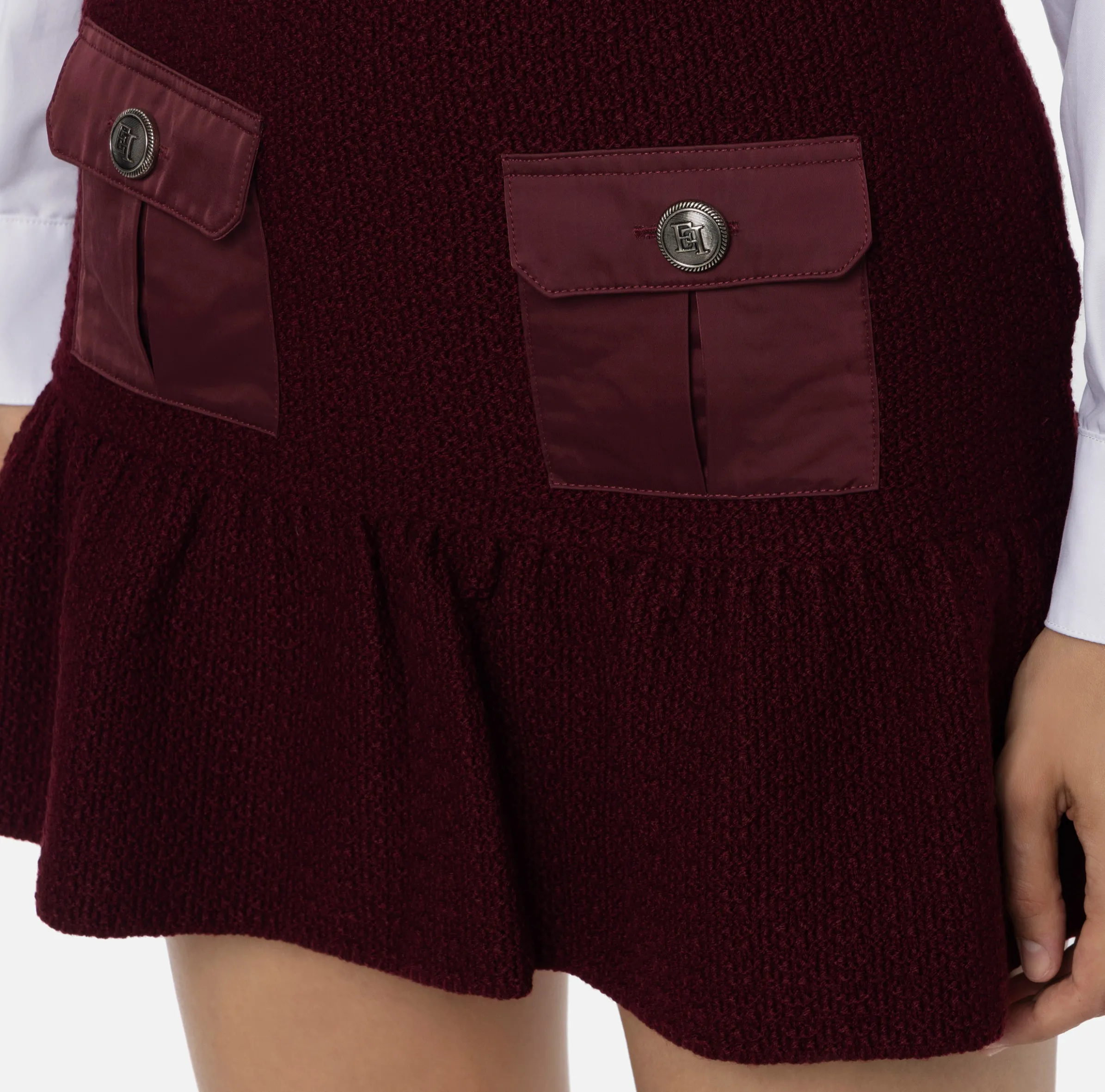 Minigonna in lana bouclé con tasche in vela tecnica