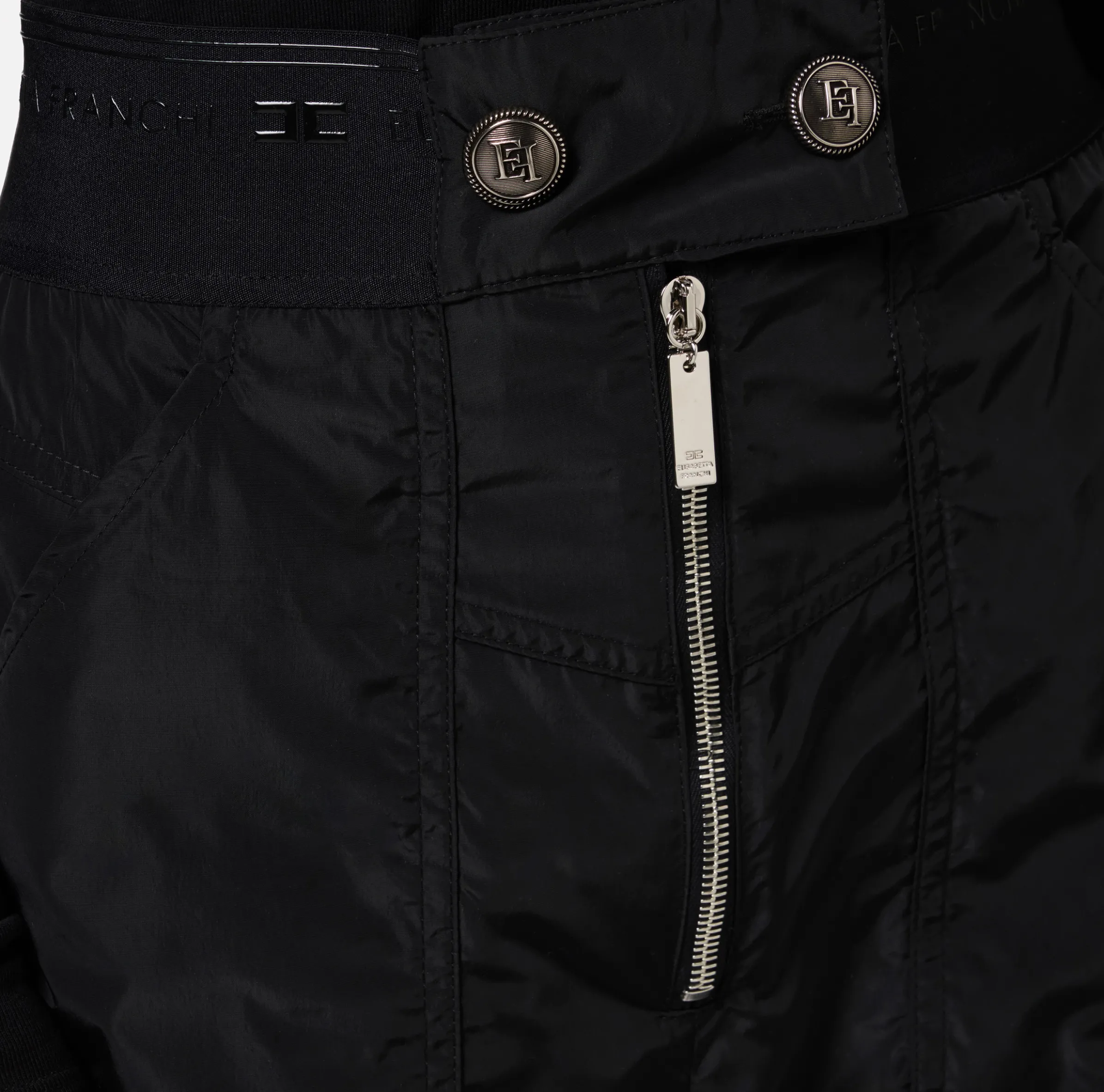 Pantalone boyfriend in nylon tecnico con elastico logato