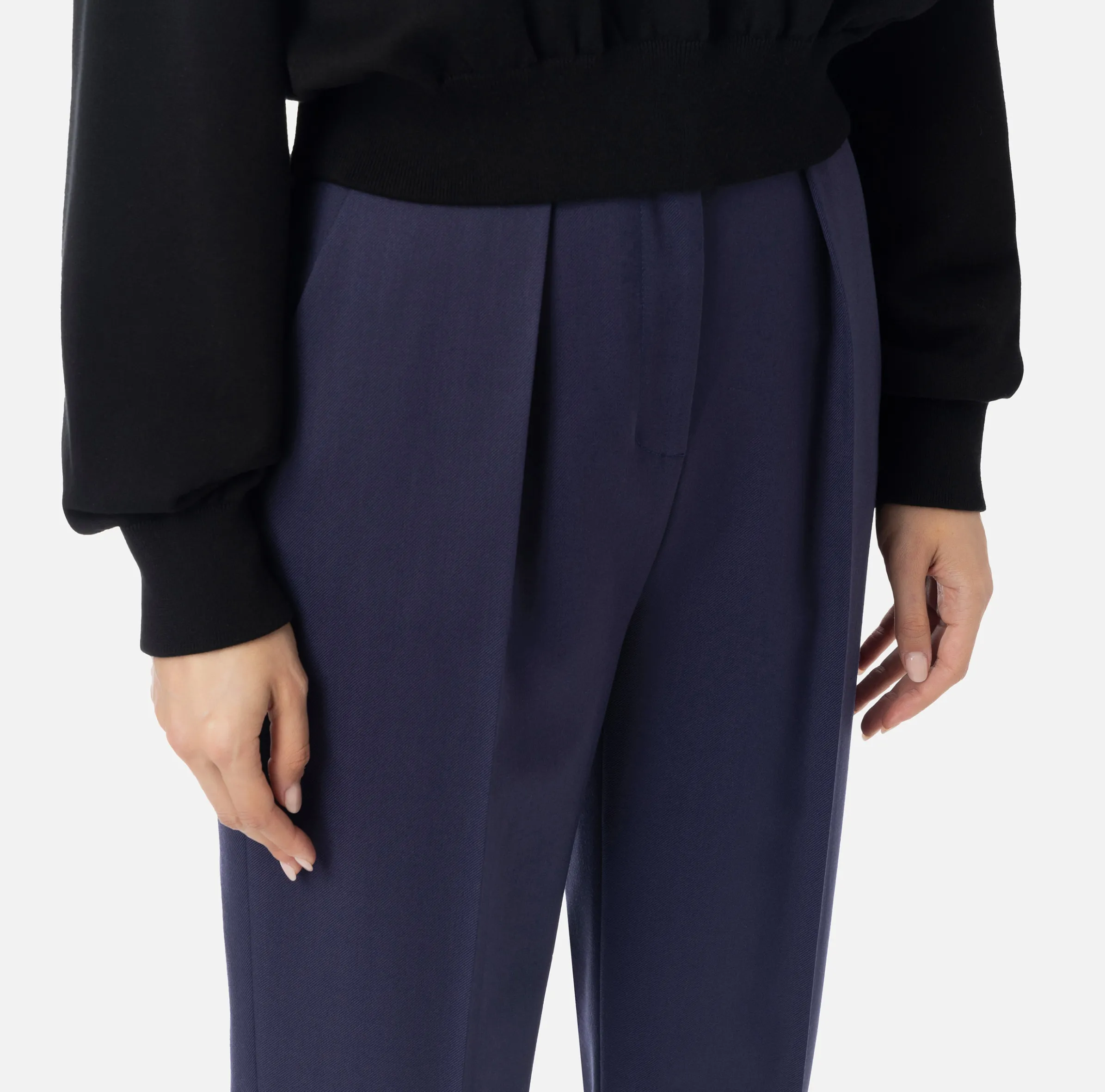 Pantalone con pinces in fresco di lana