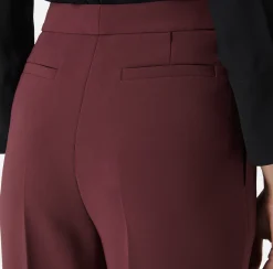 Pantalone cropped in crêpe con pinces