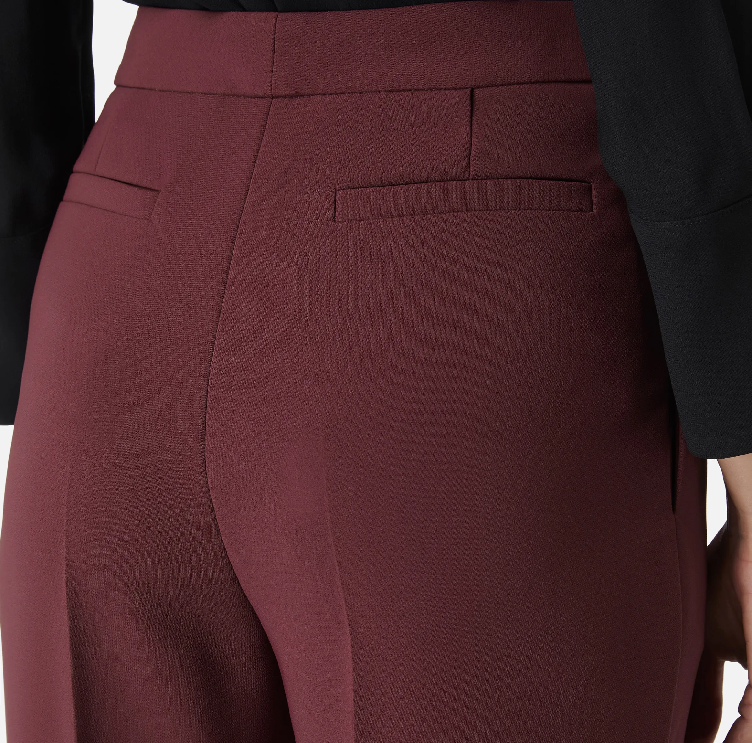 Pantalone cropped in crêpe con pinces
