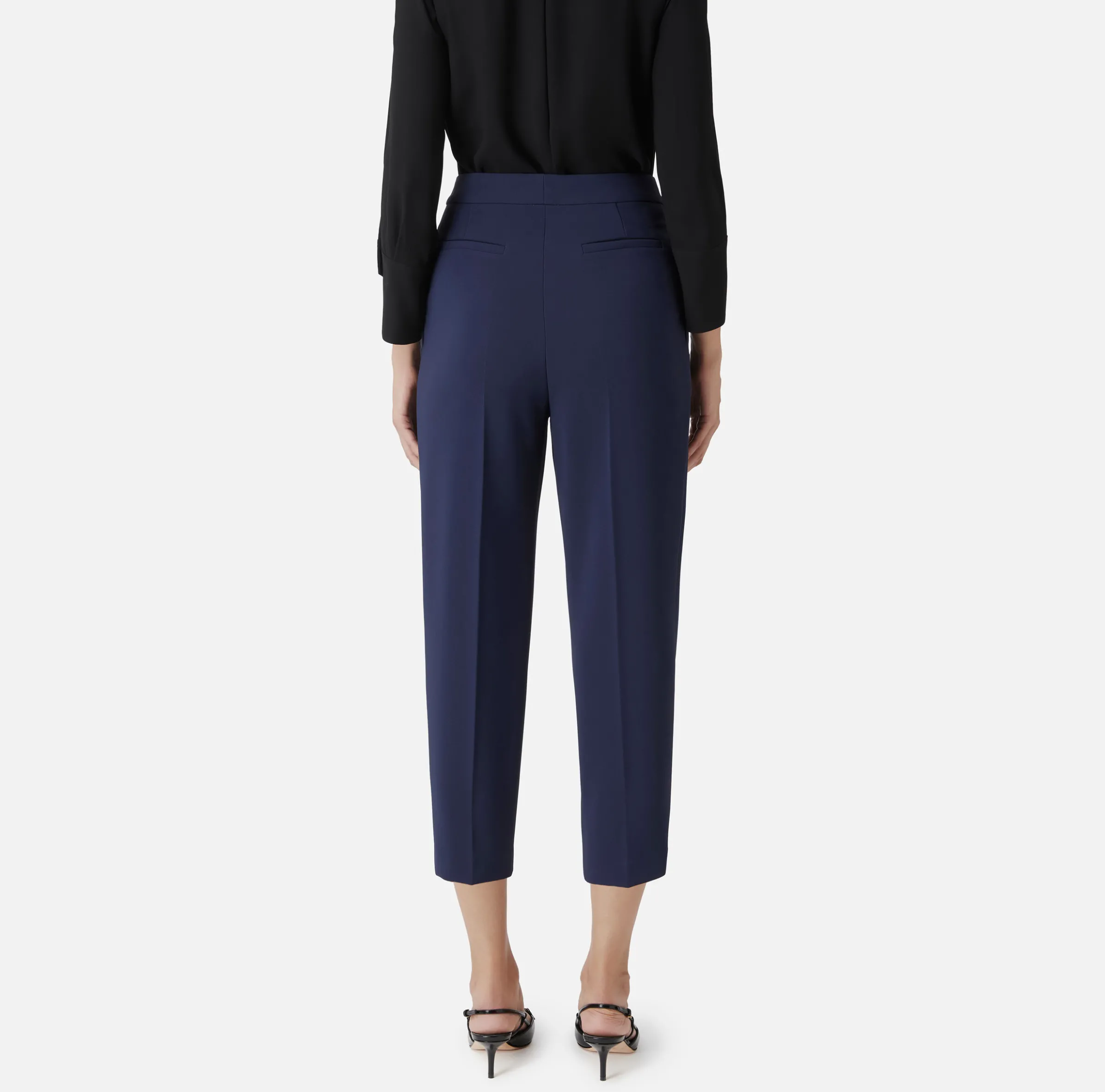 Pantalone cropped in crêpe con pinces