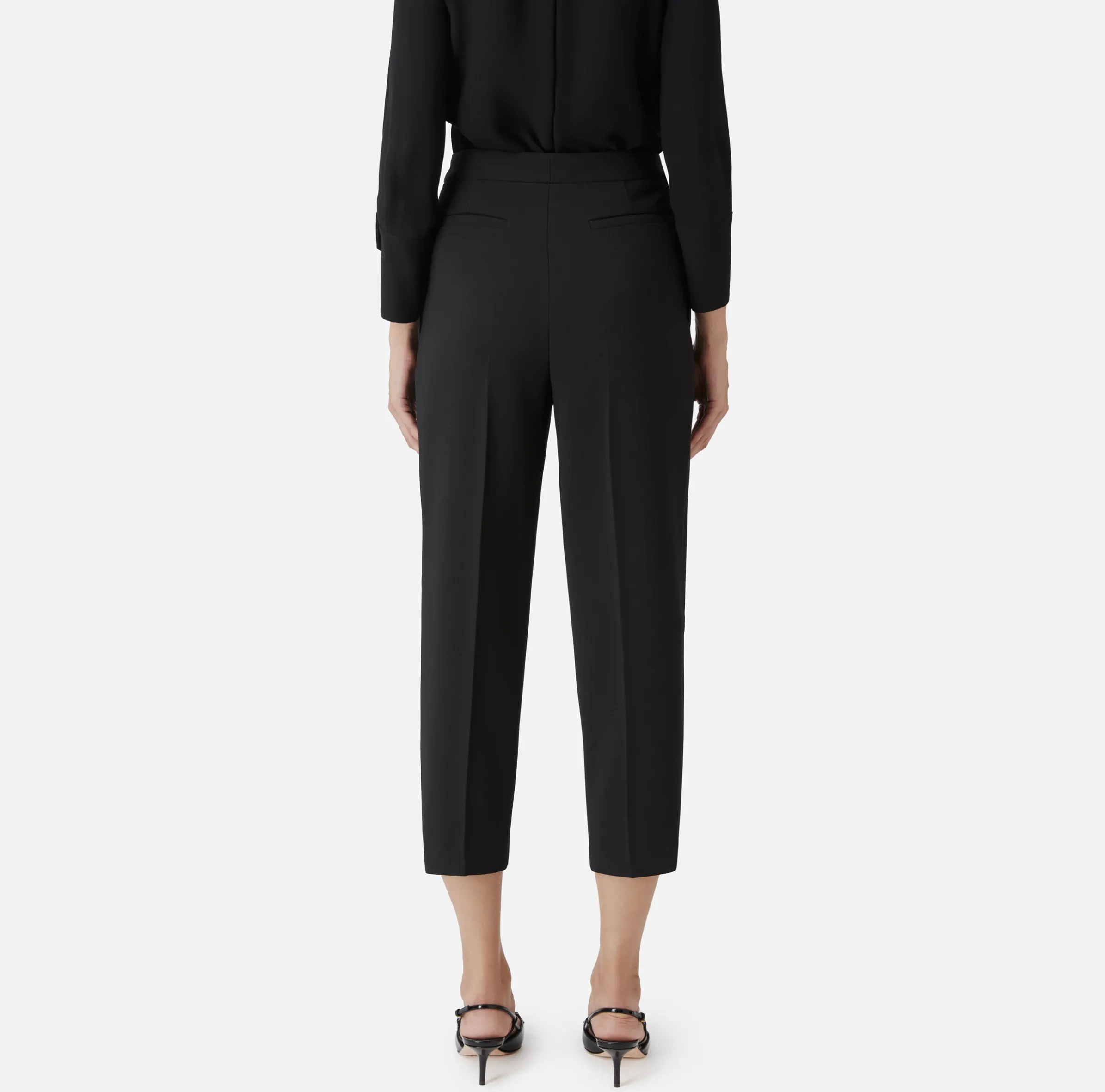 Pantalone cropped in crêpe con pinces