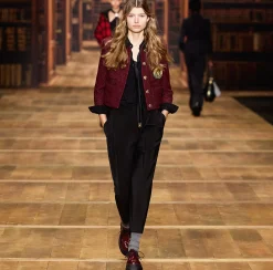 Pantalone cropped in fresco di lana stretch con pinces
