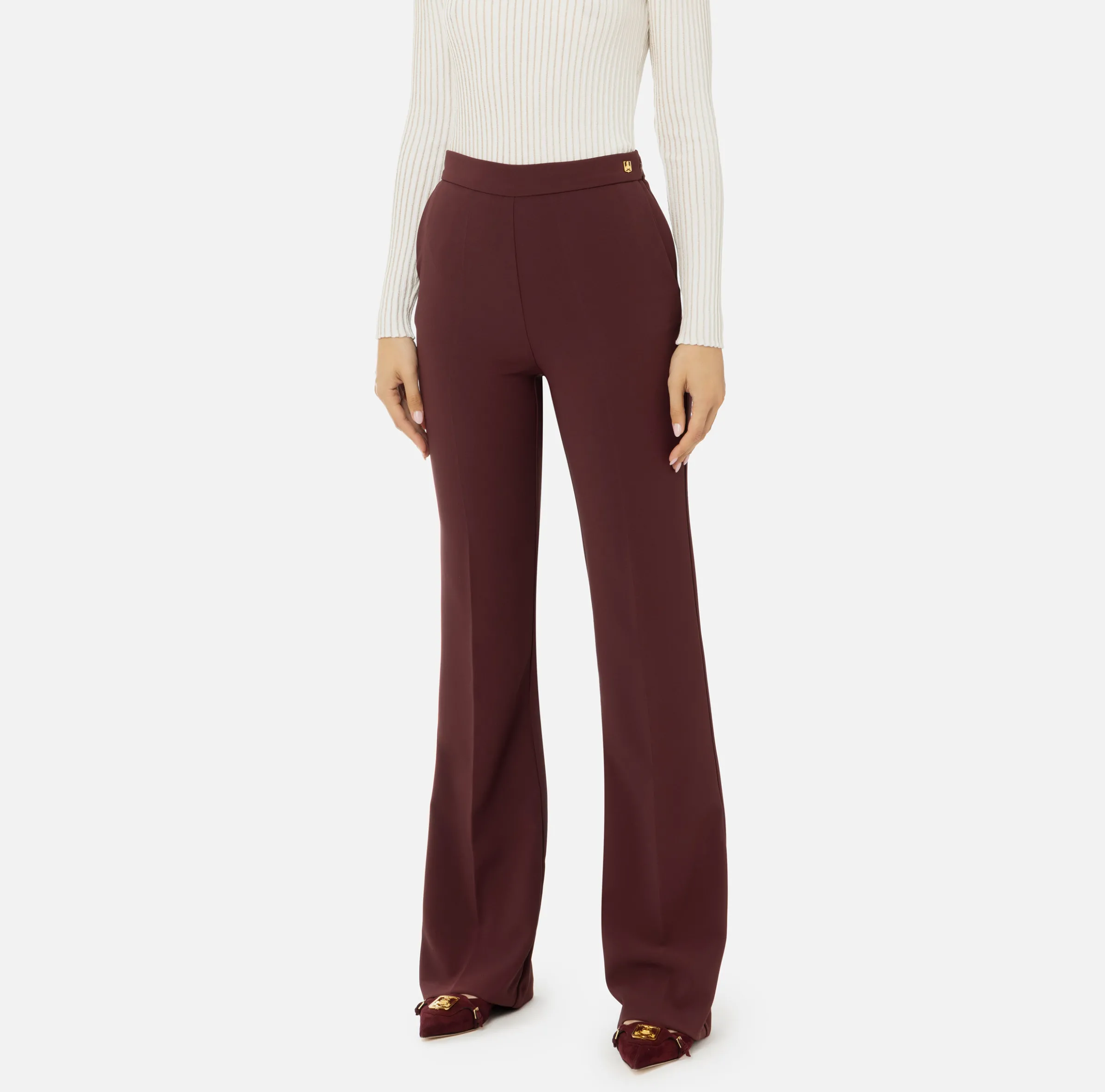 Pantalone dritto in crêpe stretch con rivetto logo