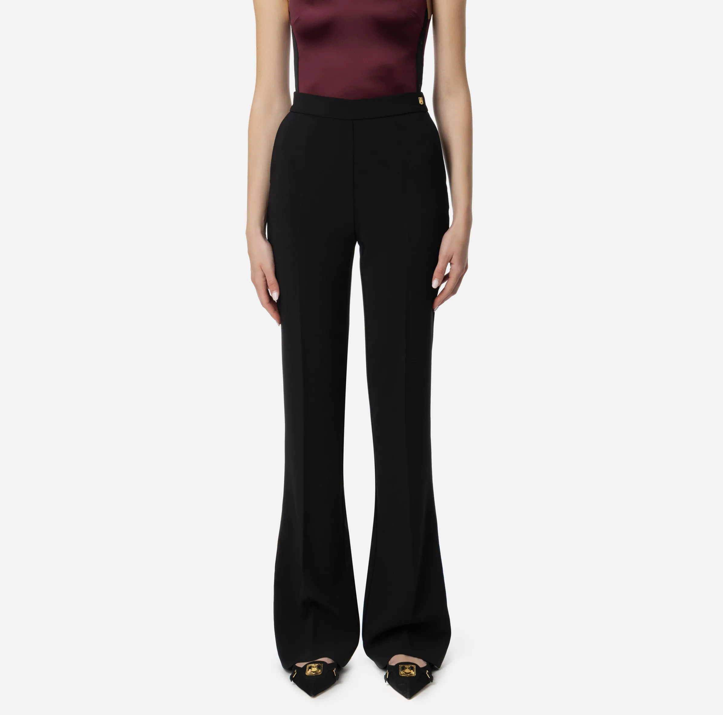 Pantalone dritto in crêpe stretch con rivetto logo